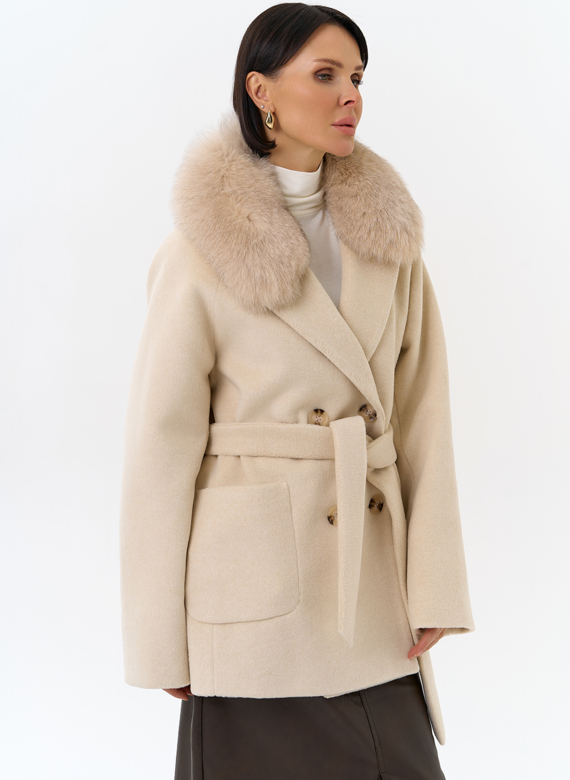 Женское утепленное пальто с отделкой из меха песца