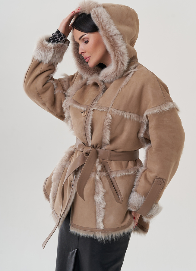 Женская дубленка с капюшоном модель № 25633 универмаг малина