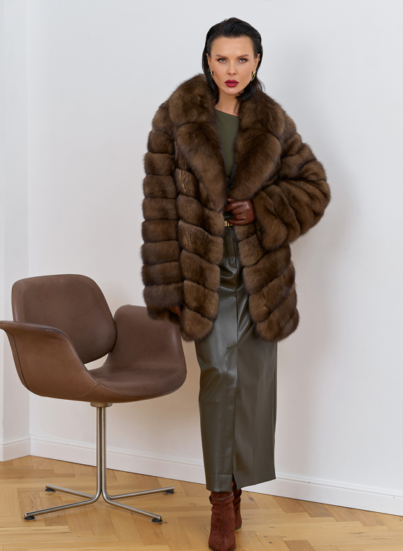 Женская шуба из соболя с английским воротником