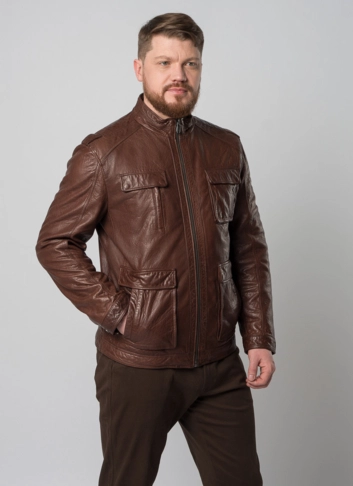 Мужская кожаная куртка коричневого цвета