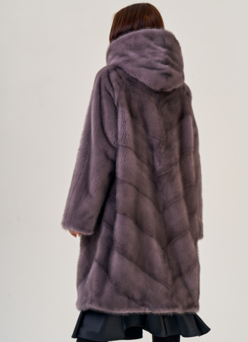Шуба фиолетового цвета из норки