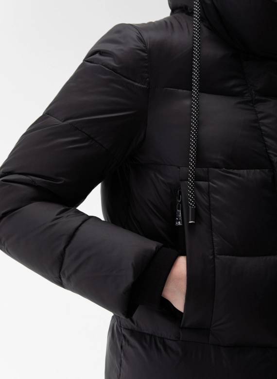 Пуховик женский с капюшоном 