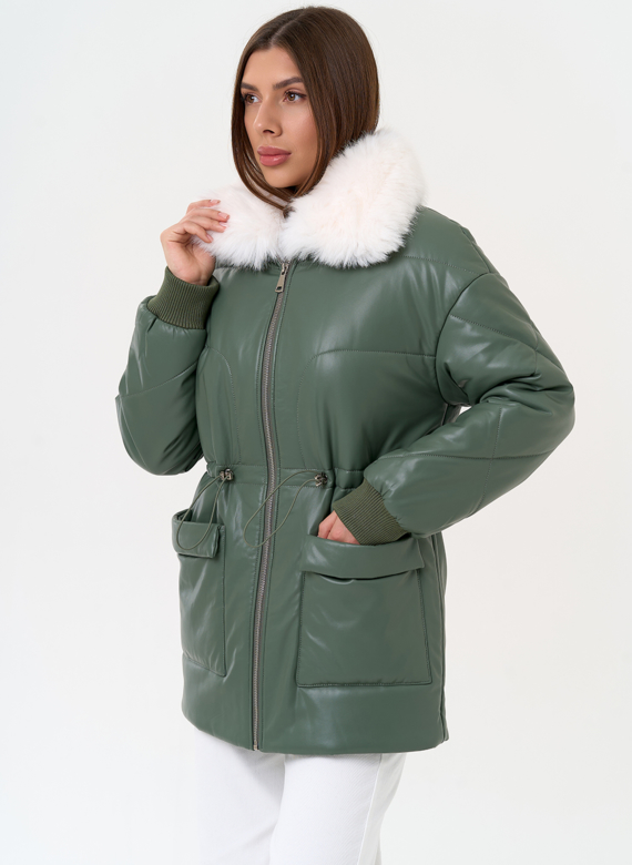 Женский пуховик из эко кожи с воротником из эко меха