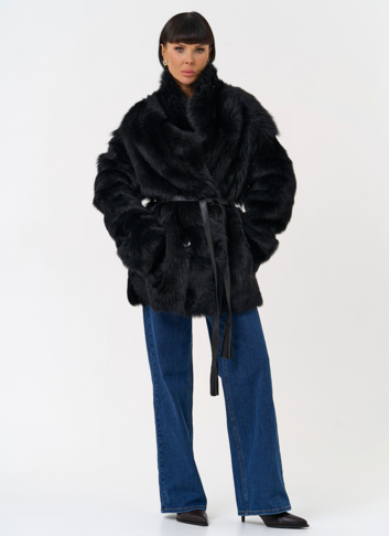 Двухсторонняя дубленка черного цвета с декоративным поясом