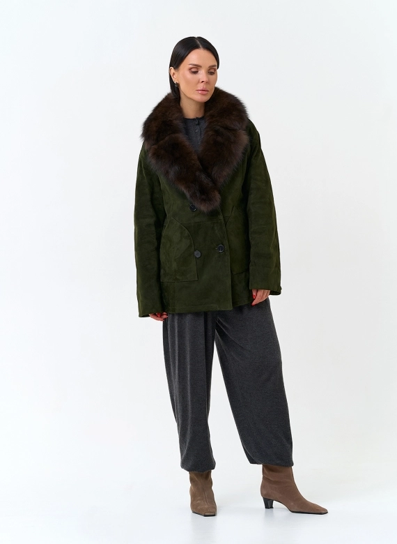Женский пуховик из натуральной замши фото