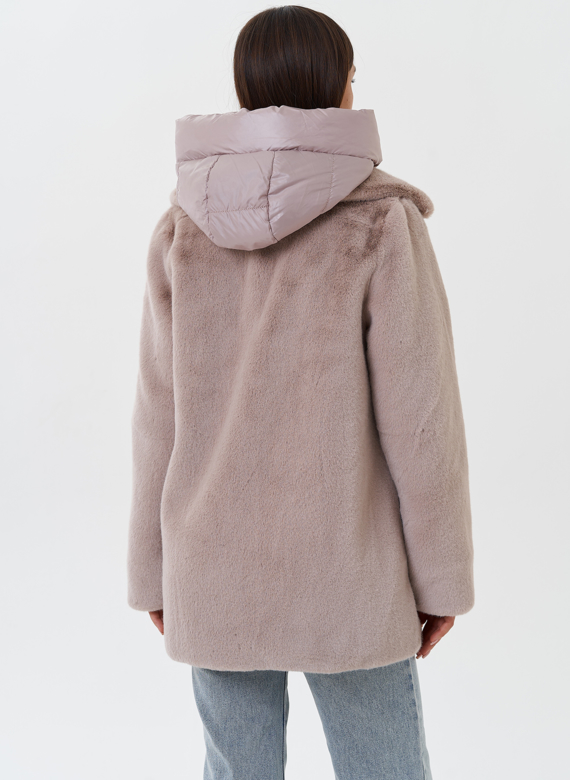 Женский пуховик из эко меха с манишкой