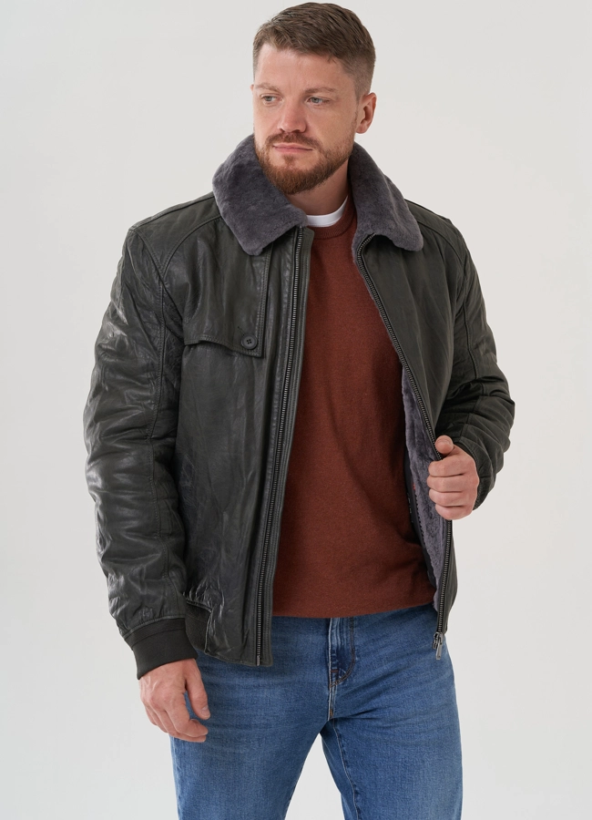 Мужская куртка из натуральной кожи  модель № 82308 меха малина