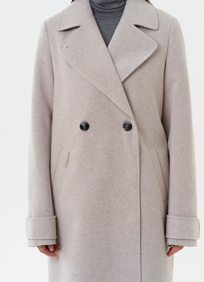 Пальто бежевого цвета с английским воротником модель № 27682 универмаг малина