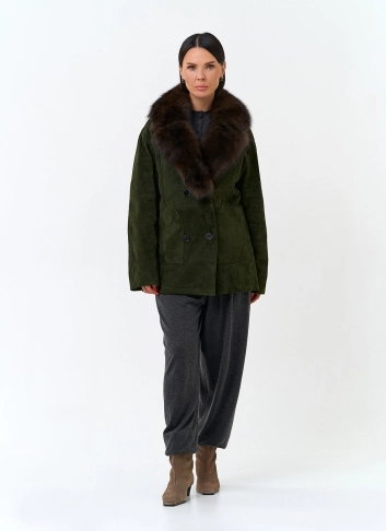 Женский пуховик из натуральной замши фото