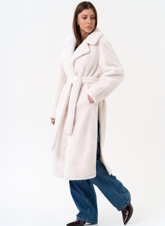 Женское пальто из эко меха с декоративными молниями