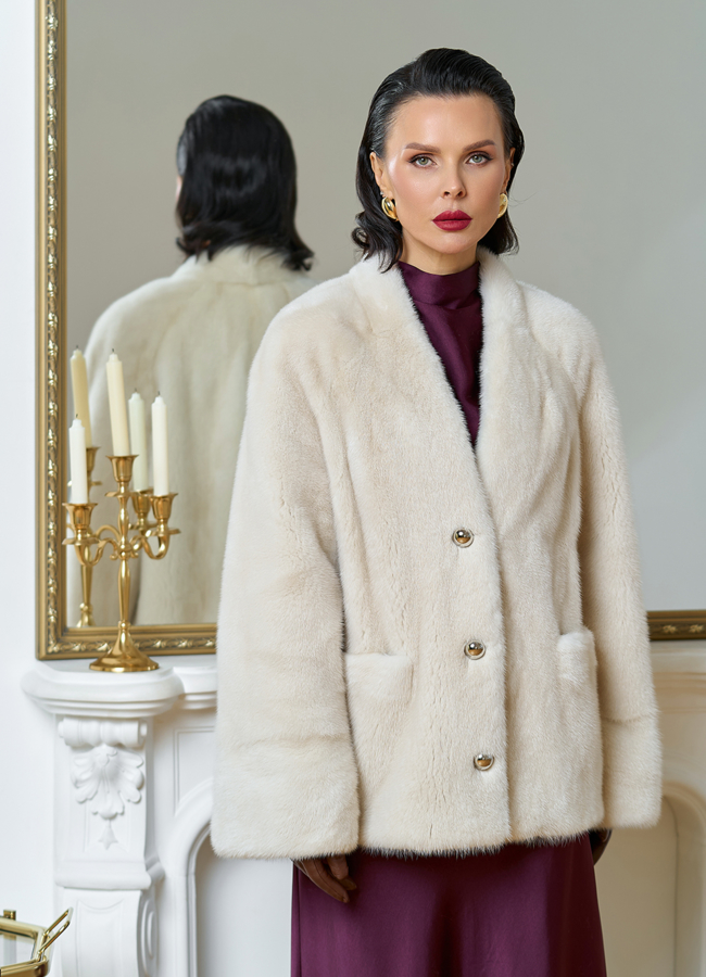 Укороченная шуба из меха норки с акцентными пуговицами модель № 31703 универмаг малина