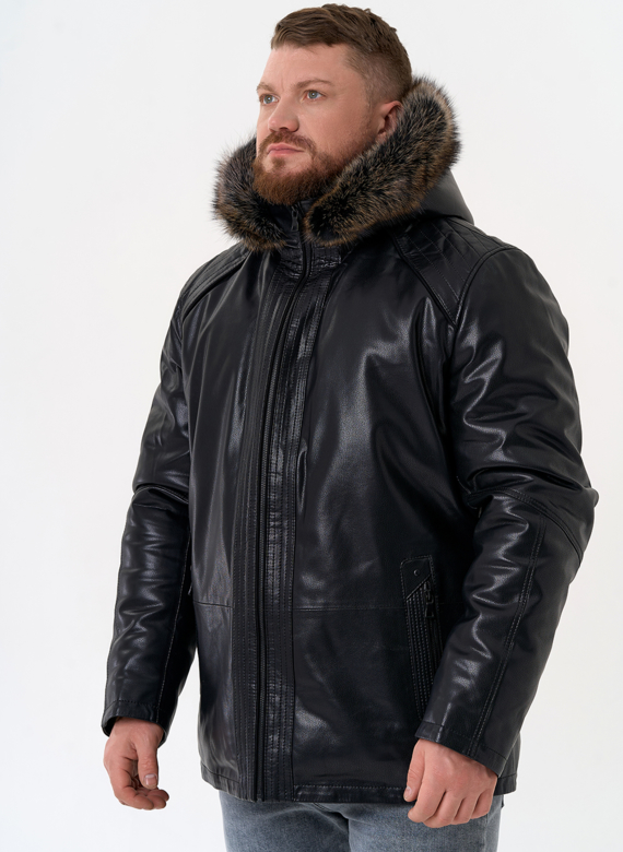 Пуховик из эко кожи с капюшоном из меха енота