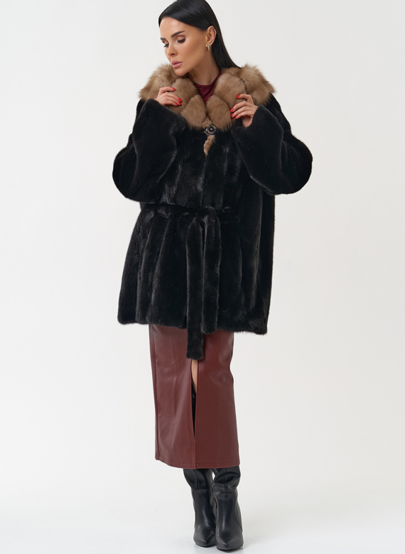 Норковая шуба с капюшоном из меха куницы