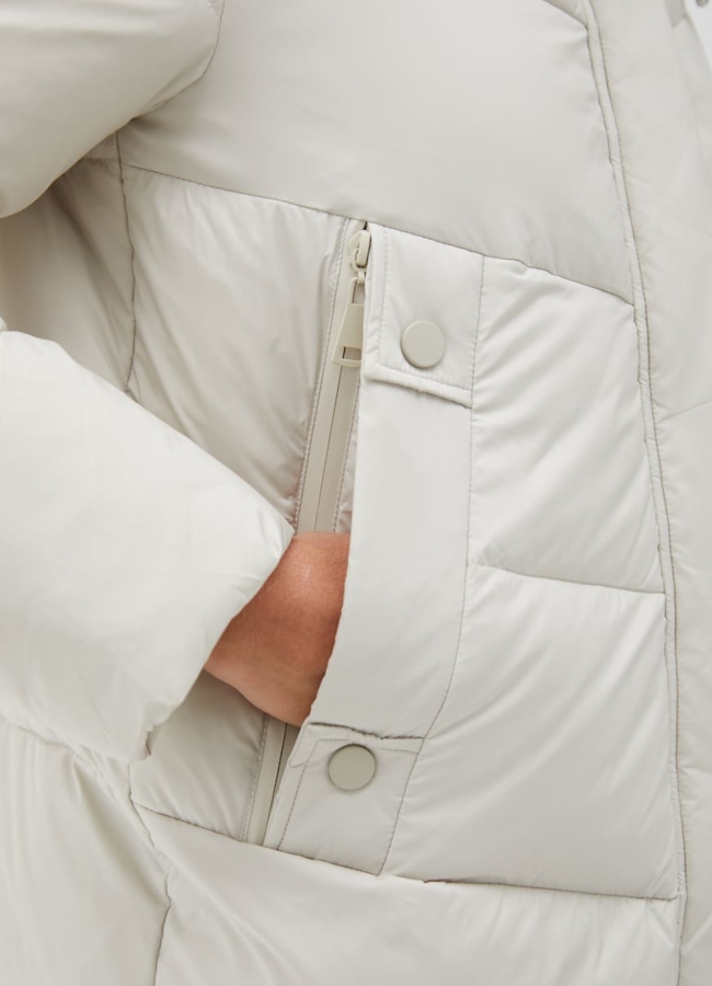 Пуховик женский с капюшоном  модель № 31113 универмаг малина